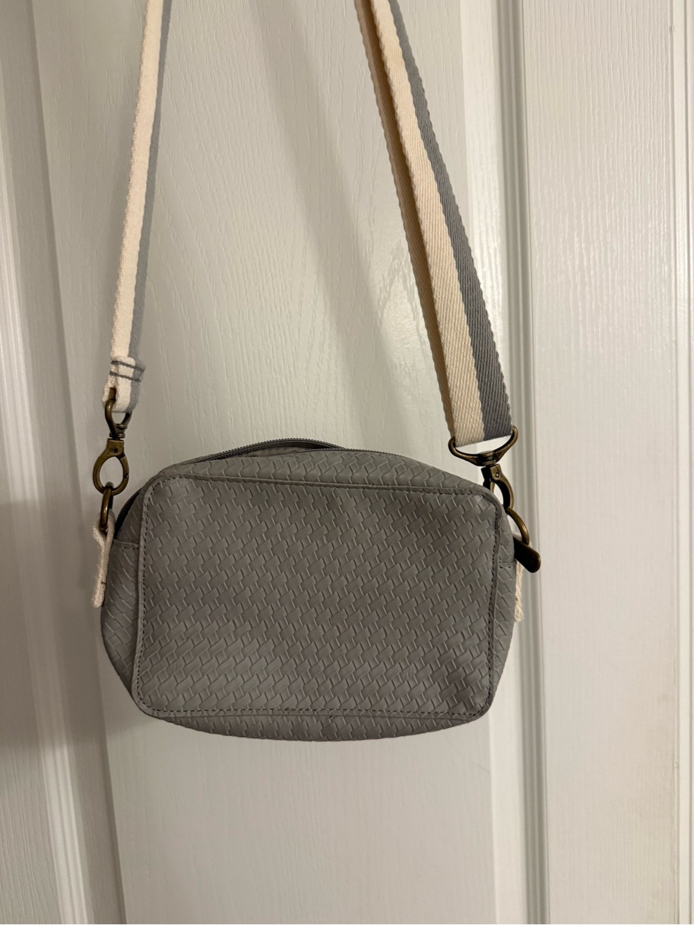 Thirty-One Gray Woven Crossbody Bag with Adjustable Strap